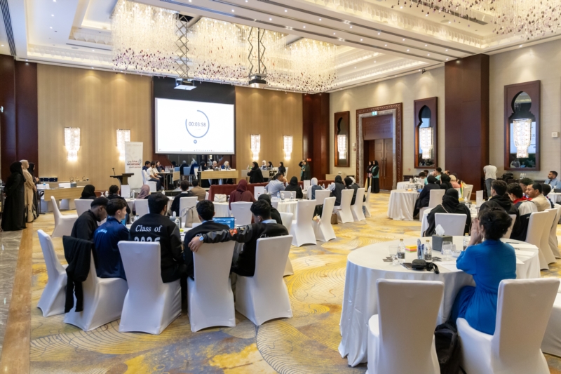 فعالية "هاكاثون الأفكار"، التي تضمنت مناظرة بعنوان "أثر الذكاء الاصطناعي على مهارات الإنسان"