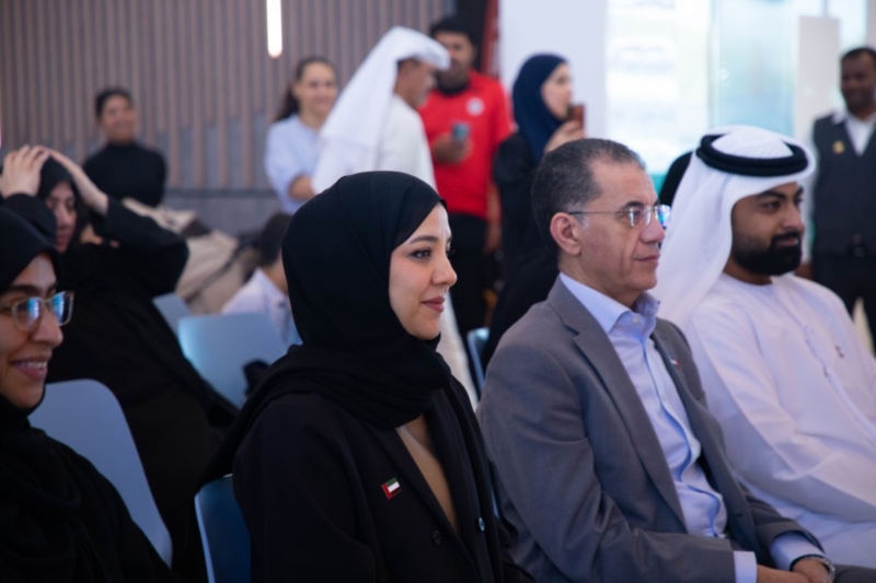 مشاركة موظفي مكتب شؤون التعليم الخاص مع الطلبة في احتفال اليوم الوطني الـ54