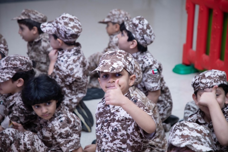 مشاركة موظفي مكتب شؤون التعليم الخاص مع الطلبة في احتفال اليوم الوطني الـ54