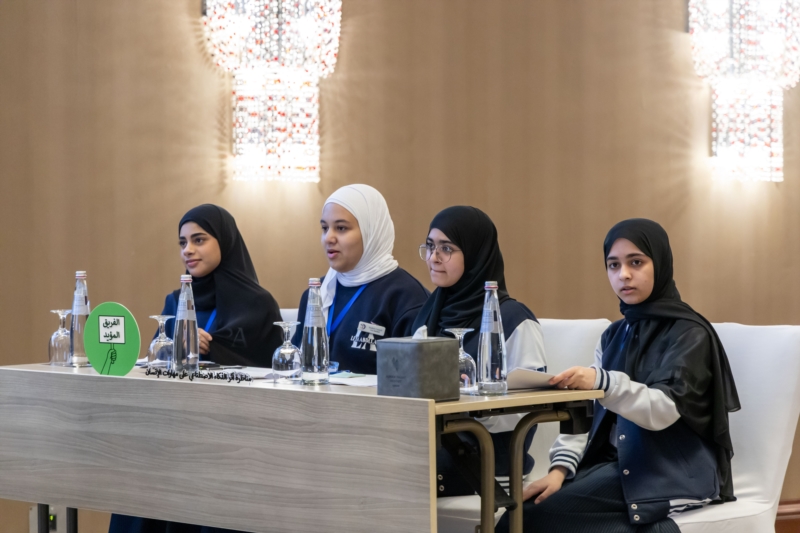 فعالية "هاكاثون الأفكار"، التي تضمنت مناظرة بعنوان "أثر الذكاء الاصطناعي على مهارات الإنسان"