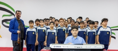 مشاركة طلبة مدرسة عجمان الخاصة في كورال النشيد الوطني ضمن مبادرة "موهوبين المدارس الخاصة" بمناسبة يوم العلم